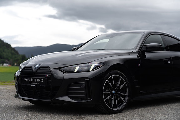 BMW i4 8 of 30