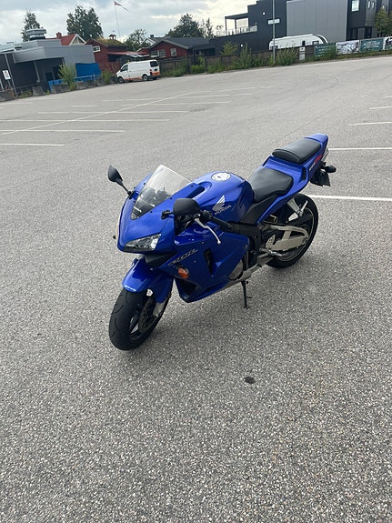 Honda CBR600RR 4 of 5