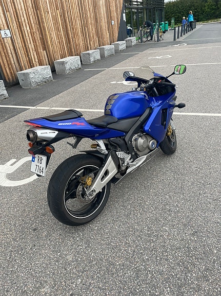 Honda CBR600RR 2 of 5