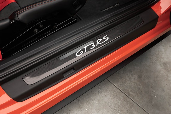 Porsche 911 GT3 RS 28 of 30