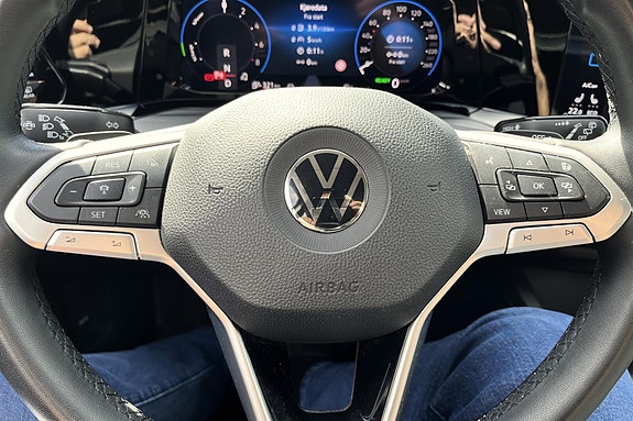 Volkswagen Golf VIII 17 of 20
