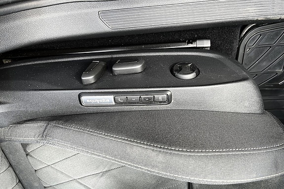 Volkswagen Golf VIII 15 of 20