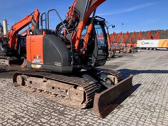 Hitachi ZX 135 US-5 4 of 8