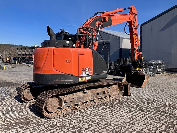 Hitachi ZX 135 US-5 3 of 8