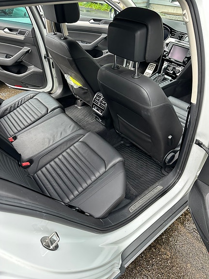 Volkswagen Passat 10 of 12