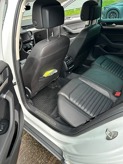 Volkswagen Passat 9 of 12