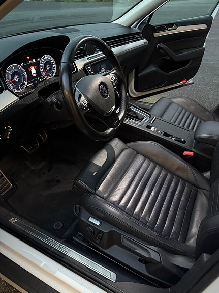 Volkswagen Passat 7 of 12