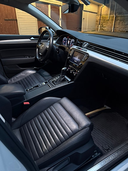 Volkswagen Passat 8 of 12