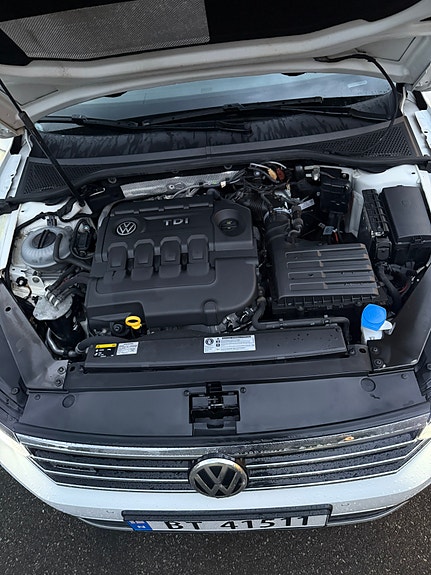Volkswagen Passat 5 of 12