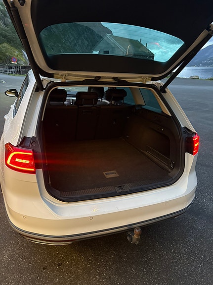 Volkswagen Passat 4 of 12