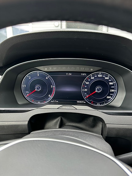 Volkswagen Passat 6 of 12