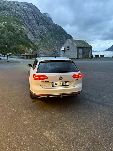 Volkswagen Passat 3 of 12