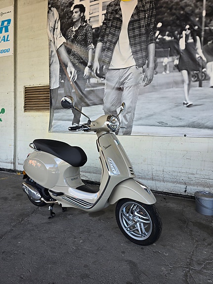 Vespa GTS 310 SUPER 19 of 20