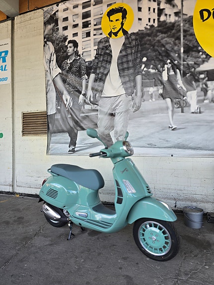 Vespa GTS 310 SUPER 8 of 20