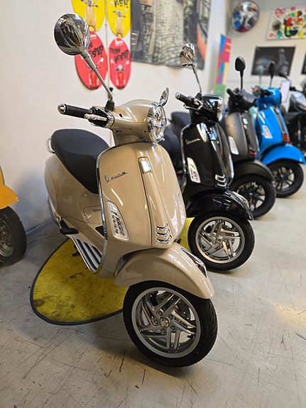 Vespa GTS 310 SUPER 6 of 20