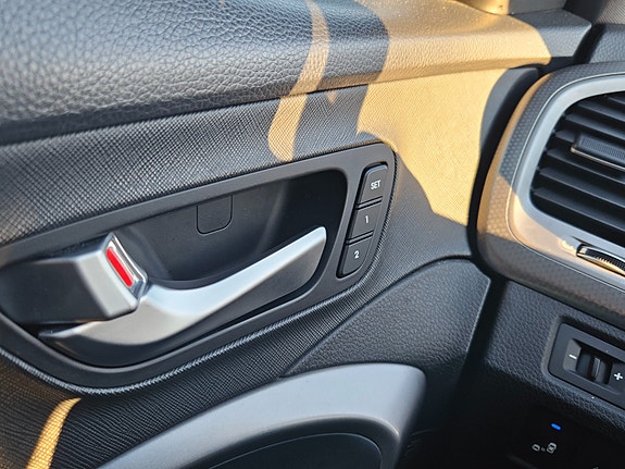 Hyundai Grand Santa Fe 14 of 20
