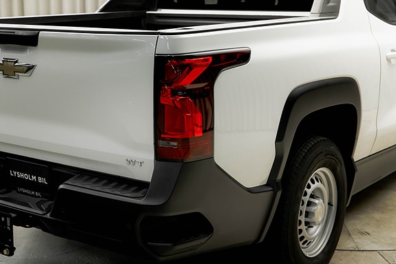 Chevrolet Silverado EV 14 of 28