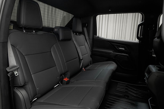 Chevrolet Silverado EV 10 of 28