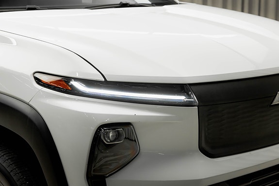 Chevrolet Silverado EV 4 of 28