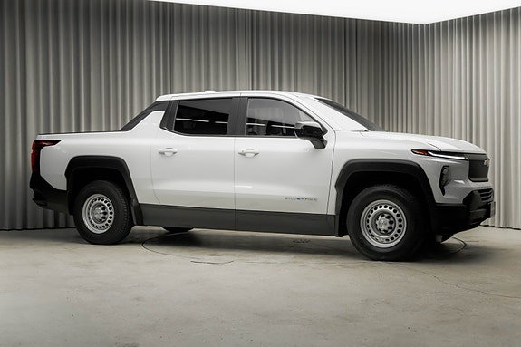 Chevrolet Silverado EV 7 of 28