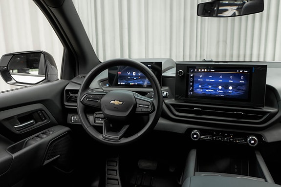 Chevrolet Silverado EV 17 of 28
