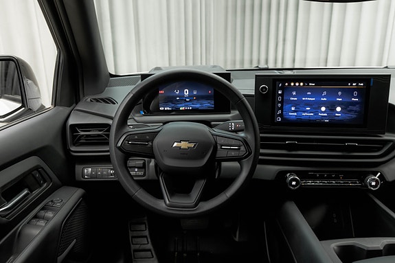 Chevrolet Silverado EV 16 of 28