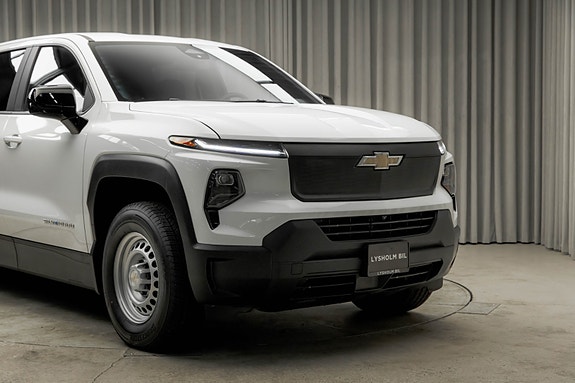 Chevrolet Silverado EV 3 of 28