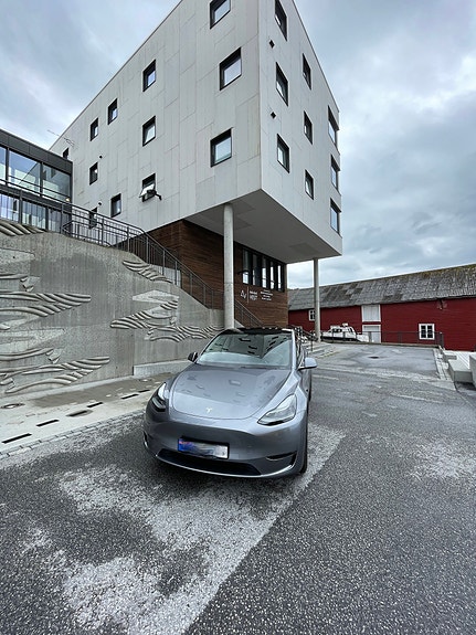 Tesla Model Y 6 of 12