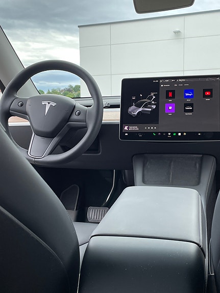 Tesla Model Y 10 of 12
