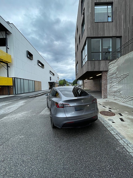Tesla Model Y 3 of 12