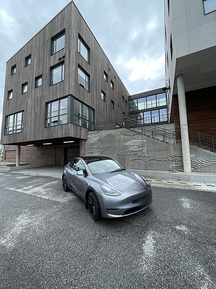 Tesla Model Y 8 of 12