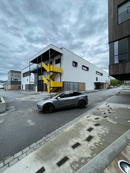 Tesla Model Y 9 of 12