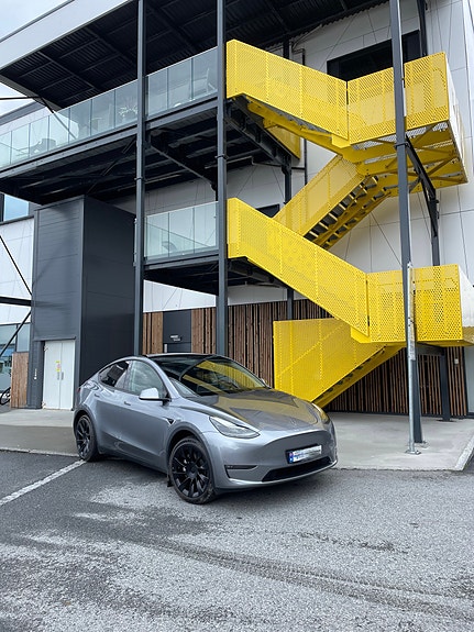 Tesla Model Y 5 of 12