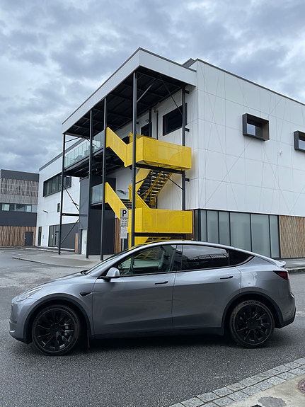 Tesla Model Y 4 of 12