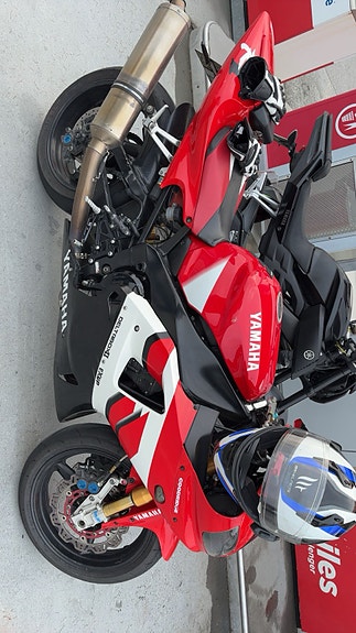Yamaha YZF-R1 mellom tung 2 of 10