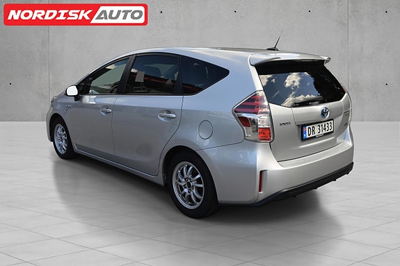 Toyota Prius+ 4 of 10