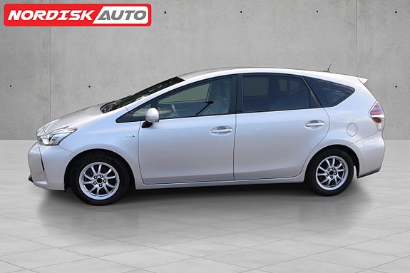 Toyota Prius+ 3 of 10