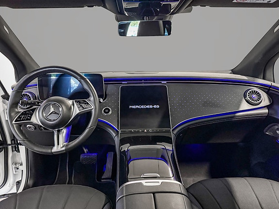 Mercedes-Benz EQE350 12 of 30
