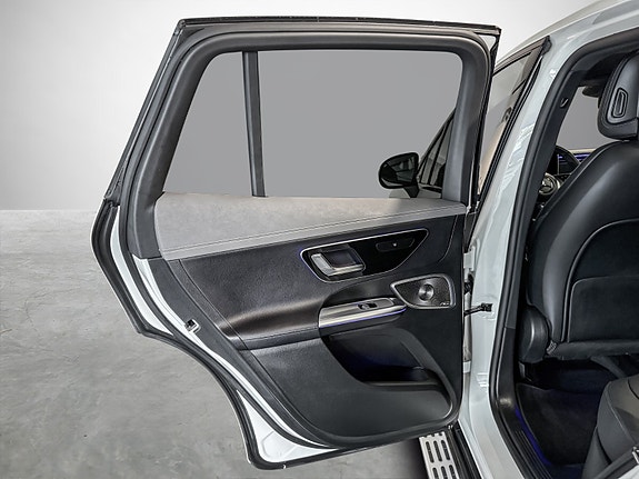 Mercedes-Benz EQE350 26 of 30