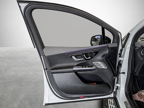 Mercedes-Benz EQE350 9 of 30