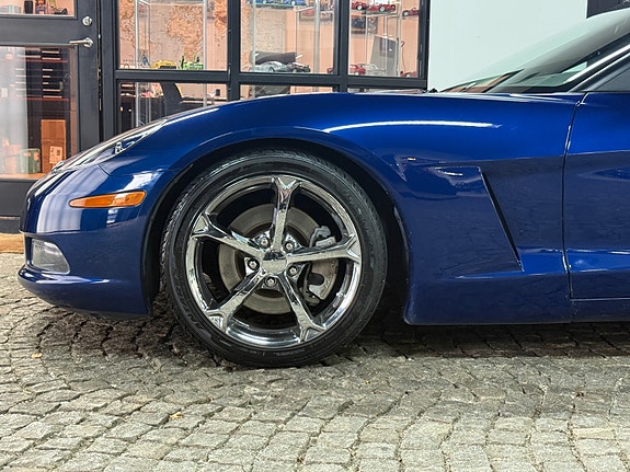 Chevrolet Corvette 9 of 19