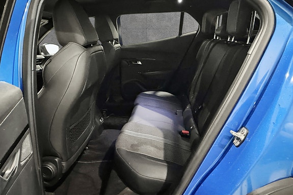 Peugeot e-2008 15 of 25