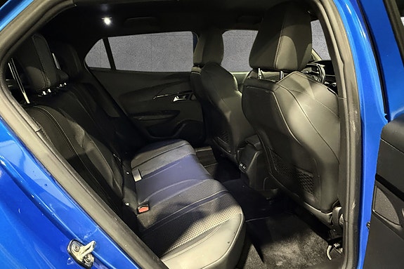 Peugeot e-2008 16 of 25