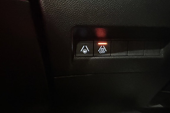 Peugeot e-2008 22 of 25