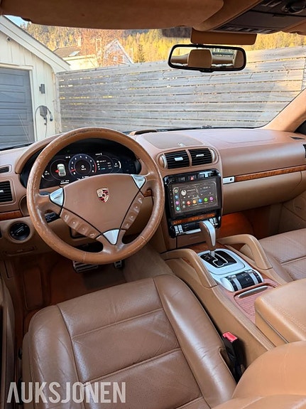 Porsche Cayenne 7 of 14