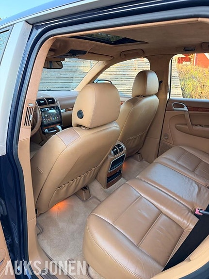 Porsche Cayenne 11 of 14