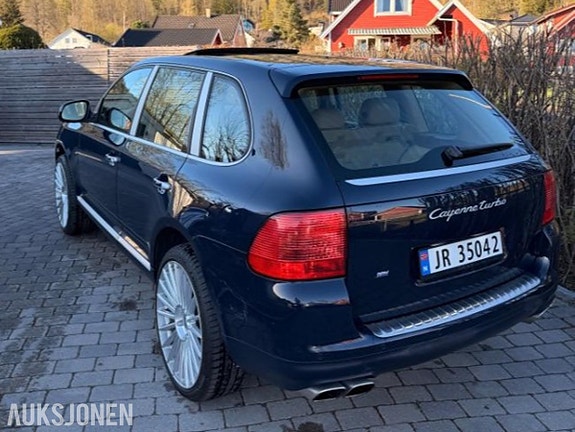 Porsche Cayenne 3 of 14