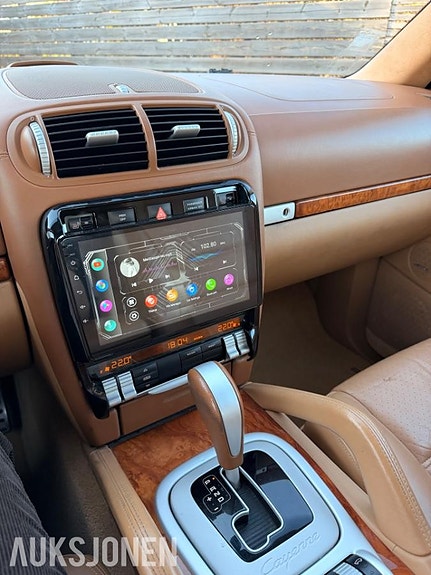 Porsche Cayenne 9 of 14