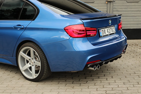BMW 330e 12 of 30