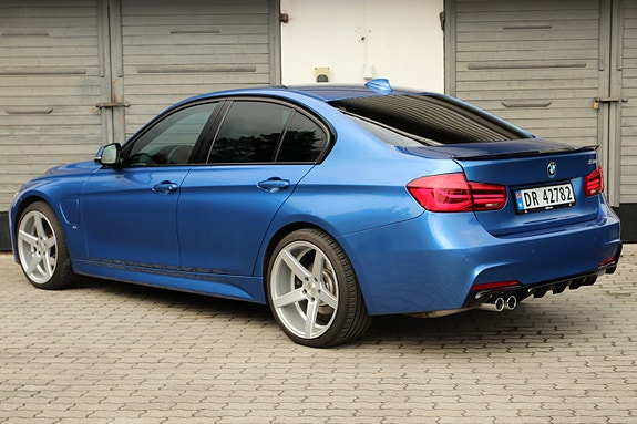 BMW 330e 9 of 30